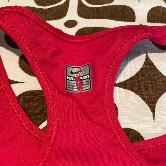 Cute Workout outfit!Hot Pink Nike sports bra. Pink and grey danskin shorts. - Picture 5 of 6